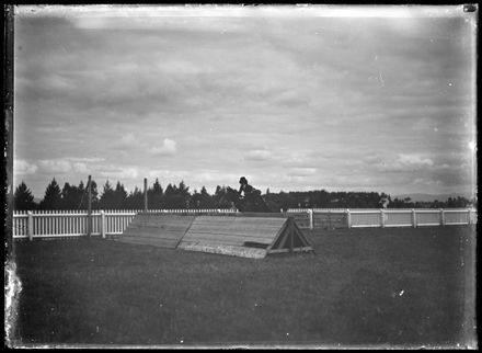 Horse Vault, Unidentified Racetrack