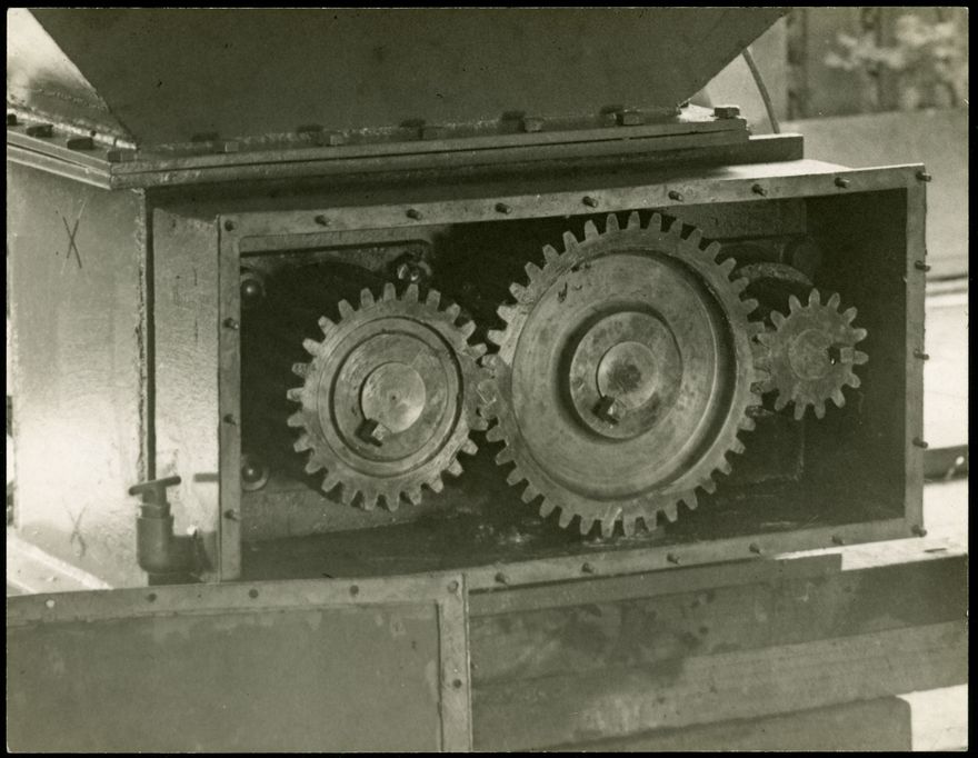 Unknown Equipment - possibly grain feeder