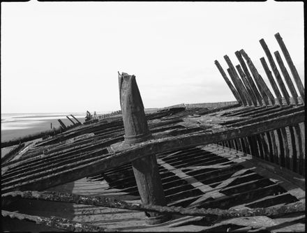 Page 5: "Hydrabad" shipwreck, Waiterere Beach