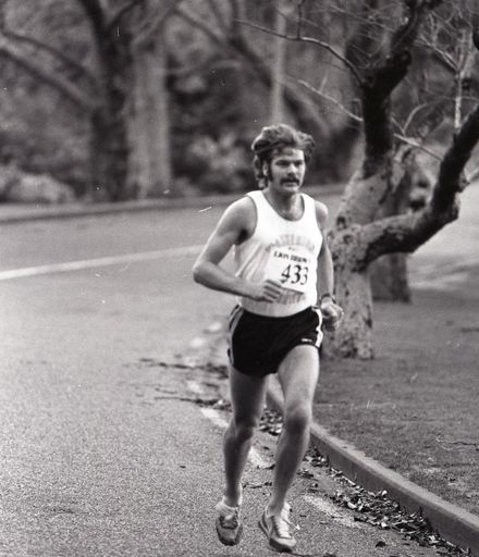2022N_2017-20_039911 - Manawatu Lion Brown half-marathon 1984