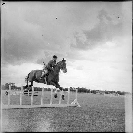 "Good Jumping at Feilding Show" - Resource cover image