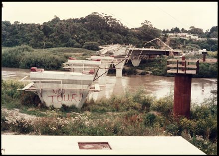 Construction of the Fitzherbert Bridge