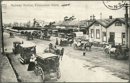 Palmerston North Railway Station, Main Street