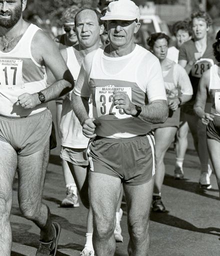 2022N_2017-20_040003 - Manawatu Marathon Clinic half-marathon 1991