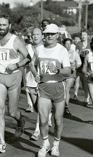2022N_2017-20_040003 - Manawatu Marathon Clinic half-marathon 1991