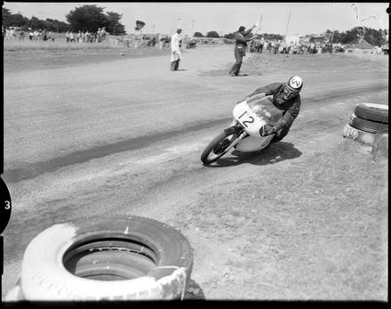 "Levin Motor Races no. 6" W. (Bill) Wetzel Racing in the Motor-Cycle Classic Races - Resource cover image