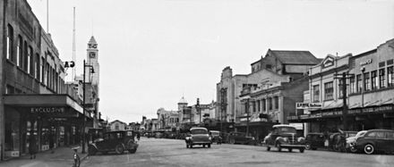 Broadway Avenue looking towards The Square