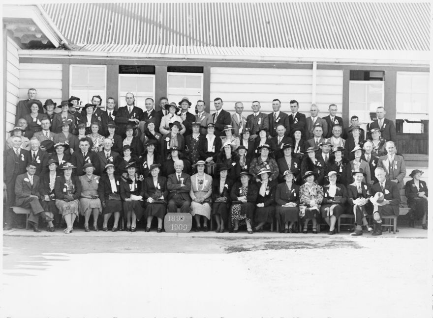 2022P_AshhurstSchool-S10-F1_039655 - Ashhurst School, Diamond Jubilee, pupils from years 1899-1909
