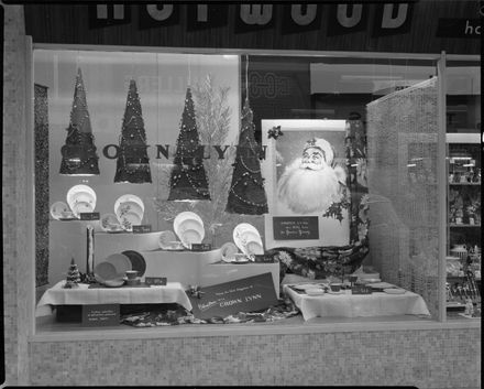 Hopwood's - Crown Lynn window display - Resource cover image