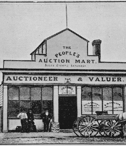 Snelson' Auction Mart, The Square