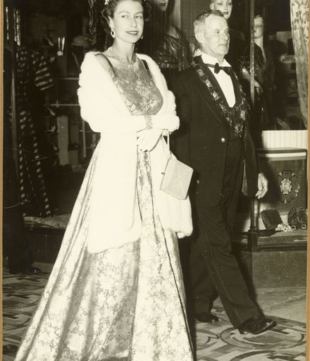 Queen Elizabeth II and Geoffrey Tremaine, Mayor of Palmerston North