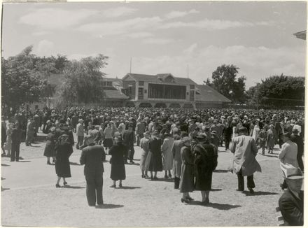 Crowds in front of Totalisator Building, Awapuni Racecourse
