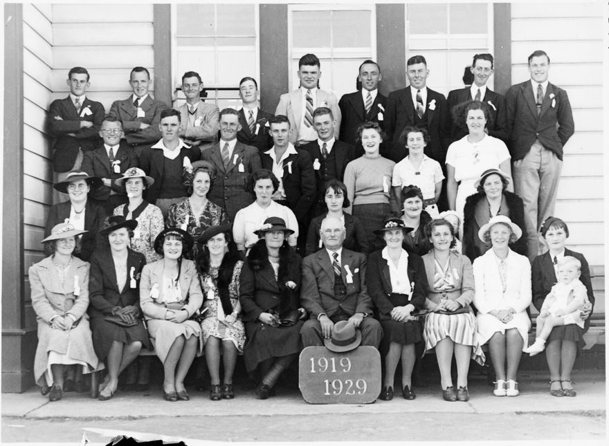 2022P_AshhurstSchool-S10-F11_039689 - Ashhurst School, Diamond Jubilee, pupils from years 1919-1929