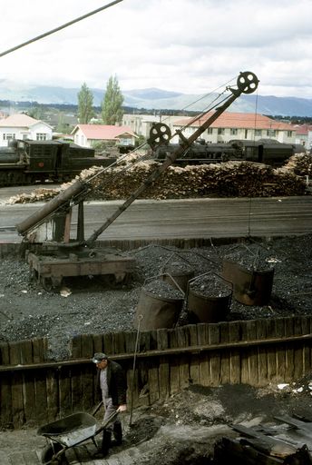 Air-operated Coal Crane