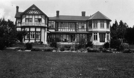 'Whare Rata',Riverbank Road, Fitzherbert West - Resource cover image