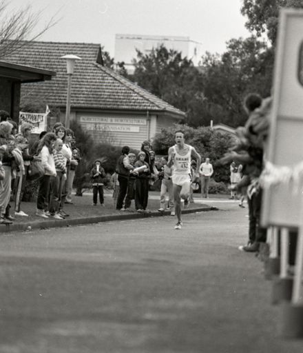 2022N_2017-20_039936 - Manawatu Lion Brown half-marathon 1984