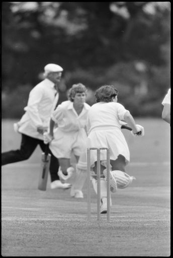 Aussies too polished in all facets - Resource cover image