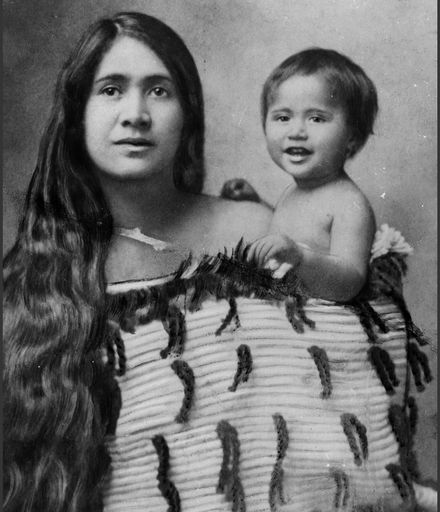 Mrs Anereta Poananga and her Eldest Daughter