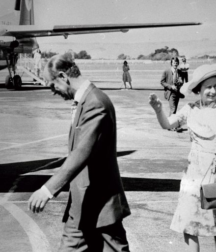 Queen Elizabeth II and Prince Philip at Milson Airport