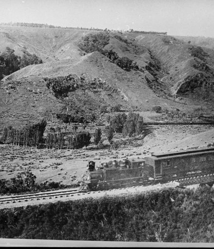 Train on the Wellington and Manawatu Railway Line