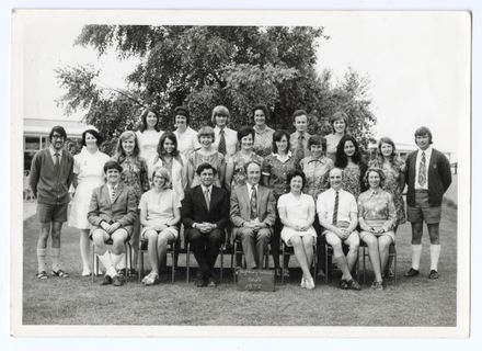 Highbury School - Staff photo 1972 - Resource cover image