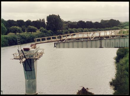 Construction of the Fitzherbert Bridge