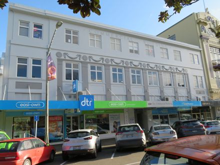 10-15 The Square - Commercial Building