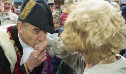 Madge Allsop greeted by Mayor Paul Rieger