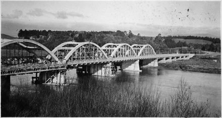 Construction of the Second Fitzherbert Bridge