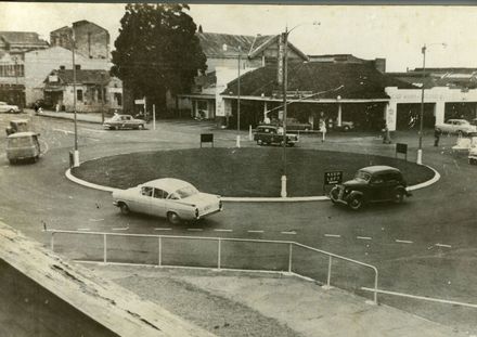 Roundabout, corner of Broadway & Princess Streets