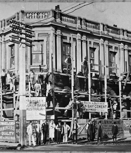 Construction of Union Bank of Australia, The Square