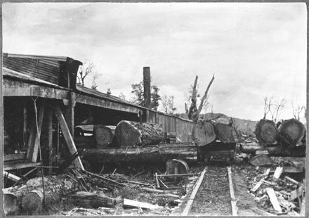 Sawmill on lower Kawhatu Road, near Mangaweka