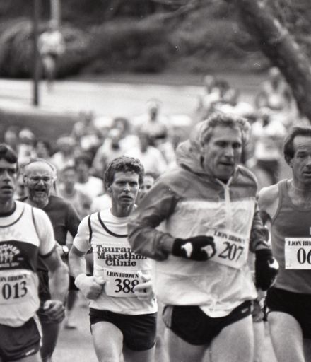 2022N_2017-20_039916 - Manawatu Lion Brown half-marathon 1984