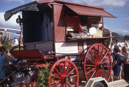 Palmerston North Centenary Parade: Wagonette Travelling Store