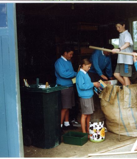 Monrad Intermediate Students recycling