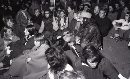 "2000 in Peaceful March Against War"