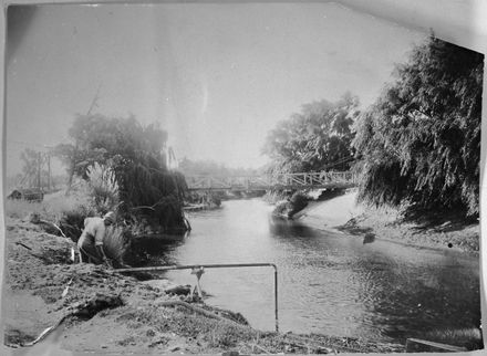 Suspension bridge across the Oroua River