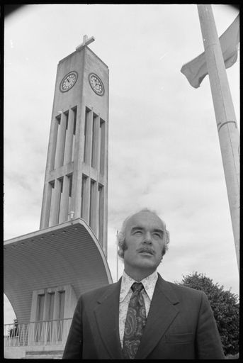 John Lithgow - at the Clock tower - Resource cover image