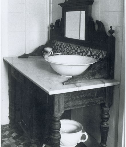 104 Napier Road, Bathroom Cabinet