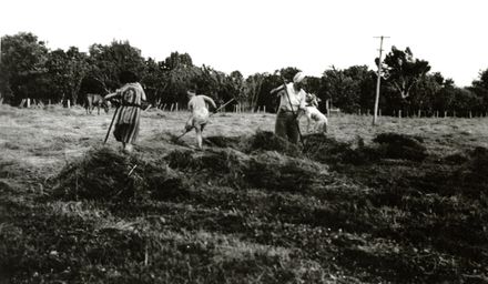 Women Working on Farm during World War II, Palmerston North