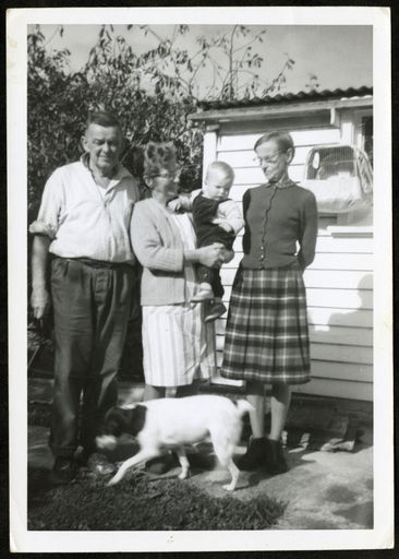 Tony Evans Collection: Jack, Betty and Aaron Evans and Rita Collins, 5 Mansford Place