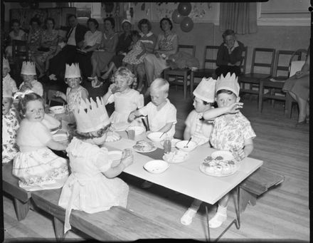 Kindergarten Christmas Party" Takaro