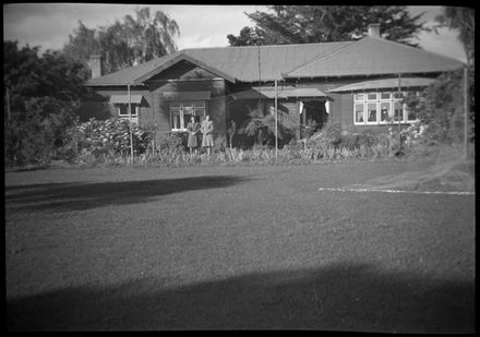 Brooklynne, Sanson, home of Mr and Mrs Alfred Kingsley Drew - Resource cover image