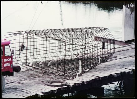 Construction of the Fitzherbert Bridge