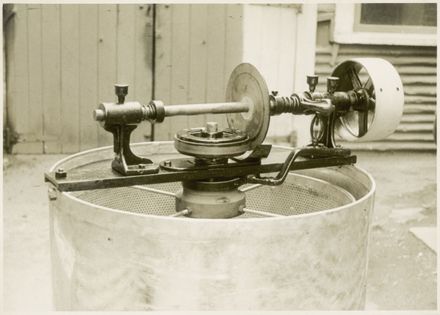 Possibly a Berry Patent Temperature Holding Vat - Resource cover image