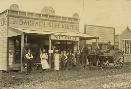 Darrach Store, Apiti