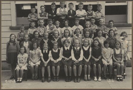 Terrace End School - Standard 4, 1942