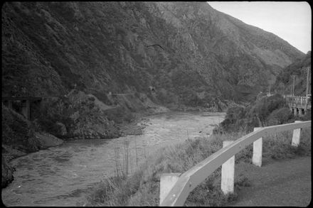 Manawatū Gorge and River scene - Resource cover image