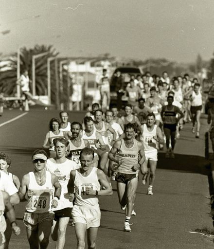 2022N_2017-20_040002 - Manawatu Marathon Clinic half-marathon 1991