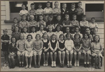 Terrace End School - Standard 3, 1942